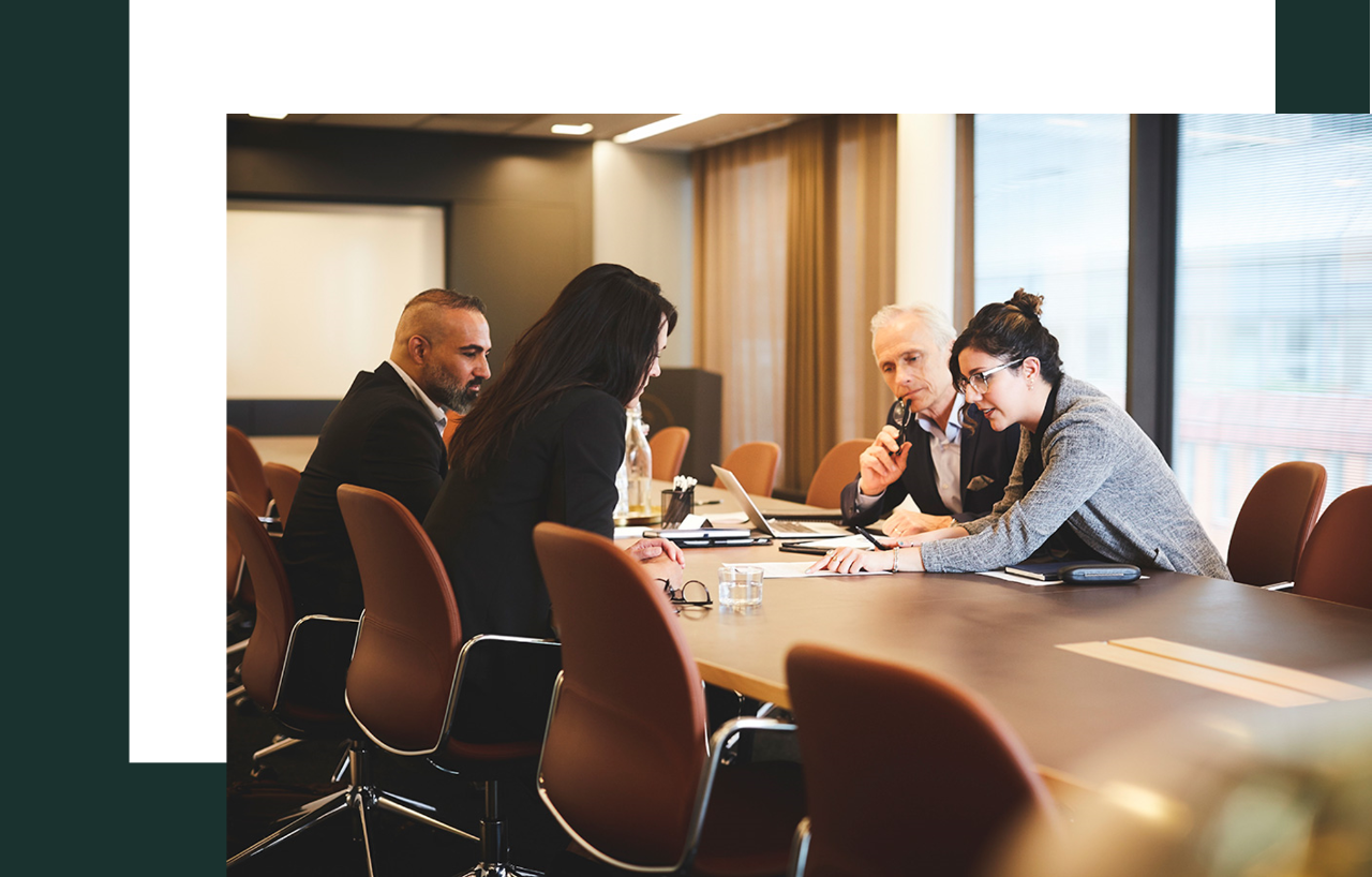 People around a table choosing responsibles invesment