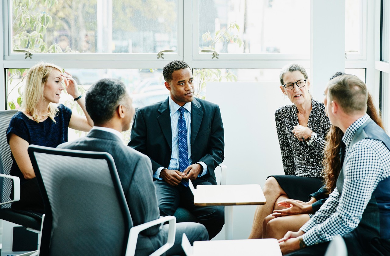 Collaborateurs en réunion