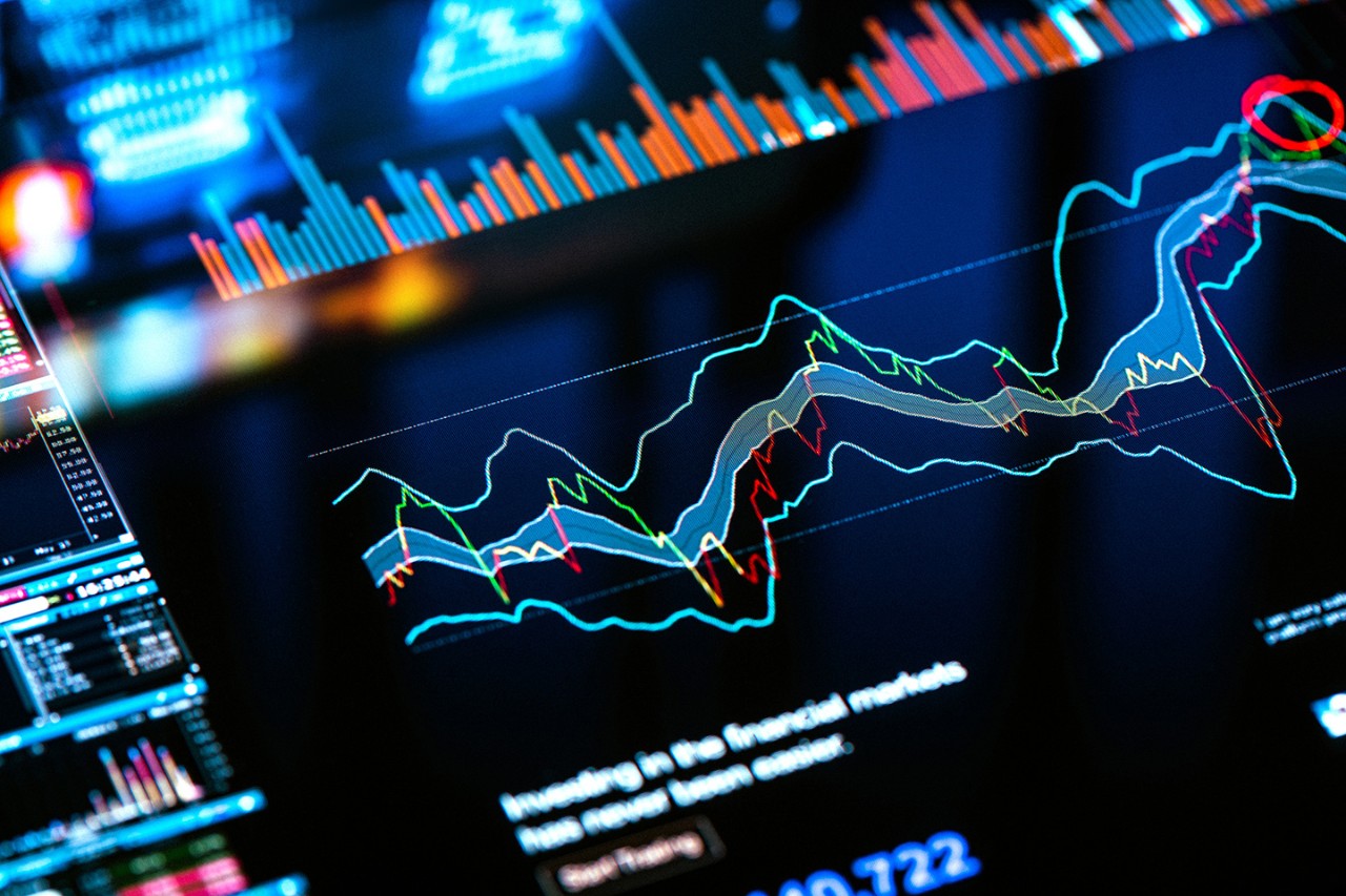 Dashboard digital montrant des courbes